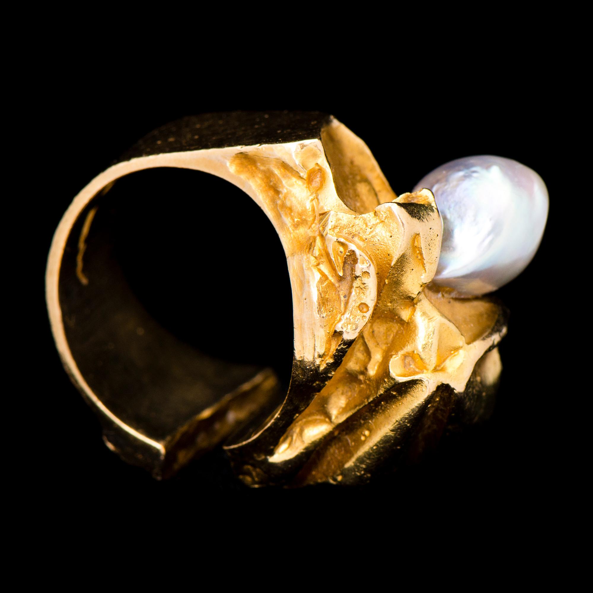 BJÖRN WECKSTRÖM, RING, "Ukkoshelmi", odlad pärla, 18K guld. Lapponia 1967.