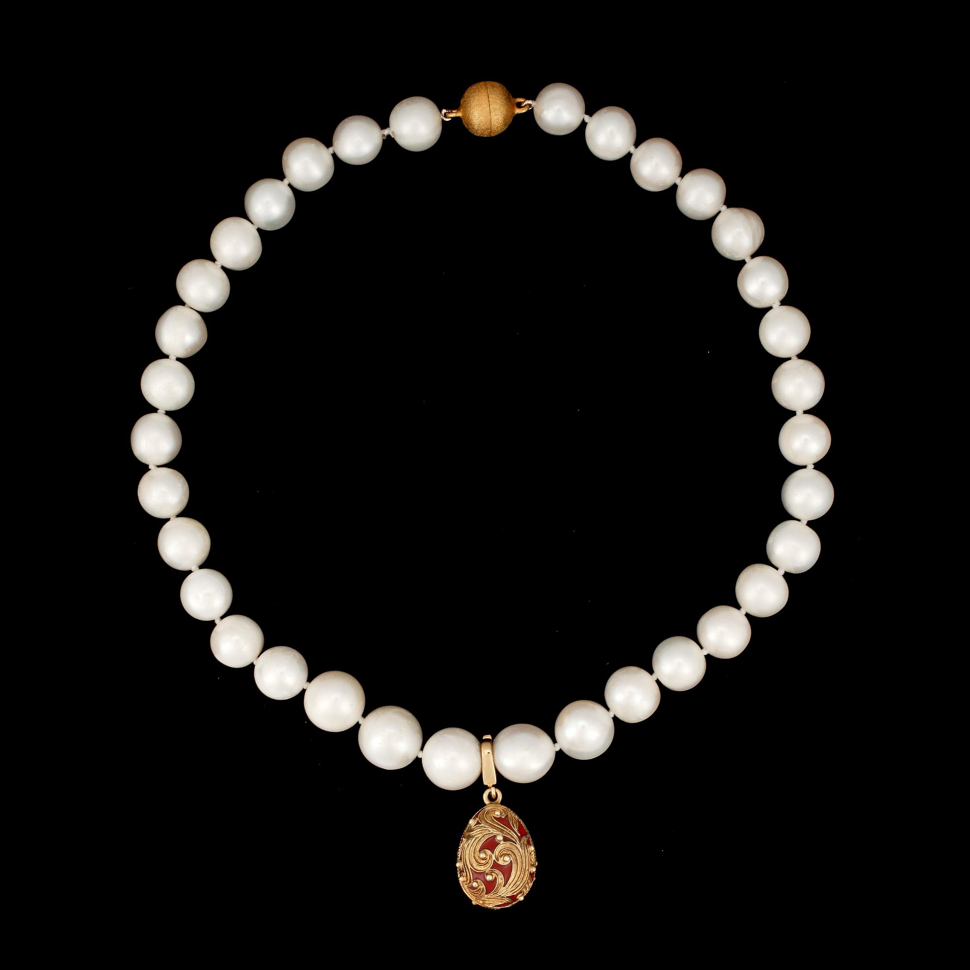 COLLIER, odlade sötvattenspärlor, magnetlås i förgyllt sterling silver. 2000-tal.