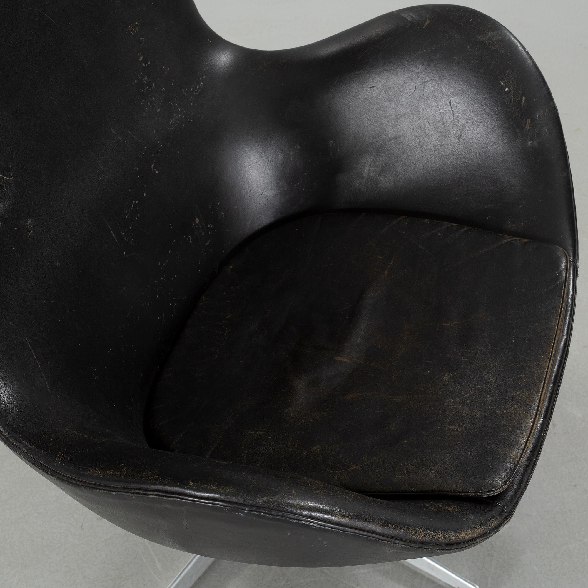 ARNE JACOBSEN, fåtölj, "Ägget", Fritz Hansen, Danmark, 1900-talets andra hälft.