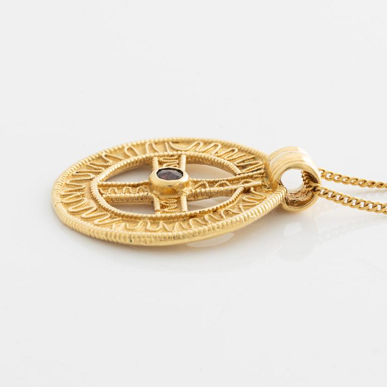 Pendant, Bengt Hallberg, 18K gold with red stone, replica of Viking jewelry.