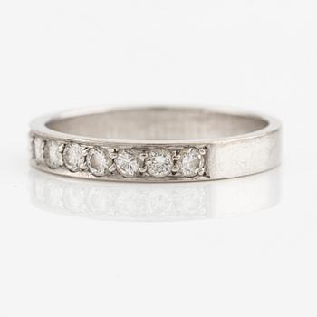 Ring, 18K white gold with brilliant-cut diamonds.
