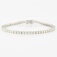Tennisarmband 18K vitguld med briljantslipade diamanter.