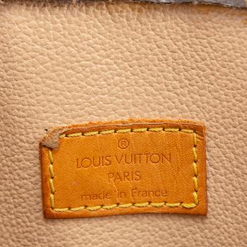 LOUIS VUITTON, a 'Sac Plât' bag.