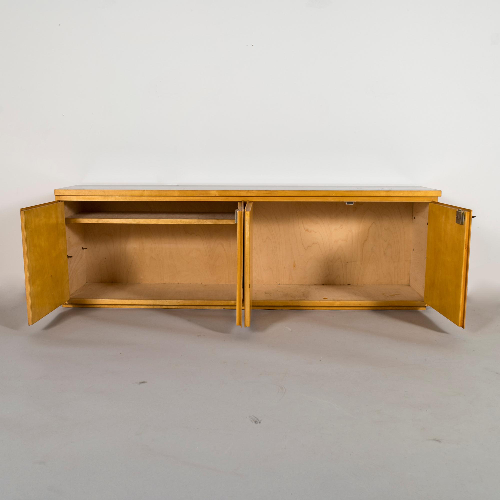 Artek Design, senkki, tilaustyö,  valmistaja  O.Y. Huonekalu- ja Rakennustyötehdas A.B., 1952.