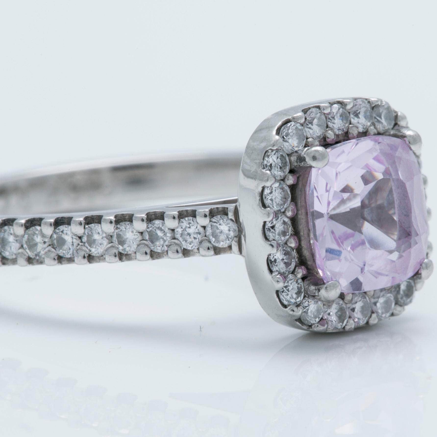 A ca 1.00 ct synthetic pink saphire ring with brilliant-cut diamonds ca 0.72 ct.