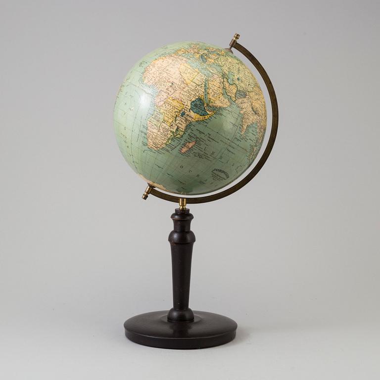 A globe from Nordiska Skolmaterielförlaget, Gunnar Saietz, Stockholm, first half of the 20th Century.