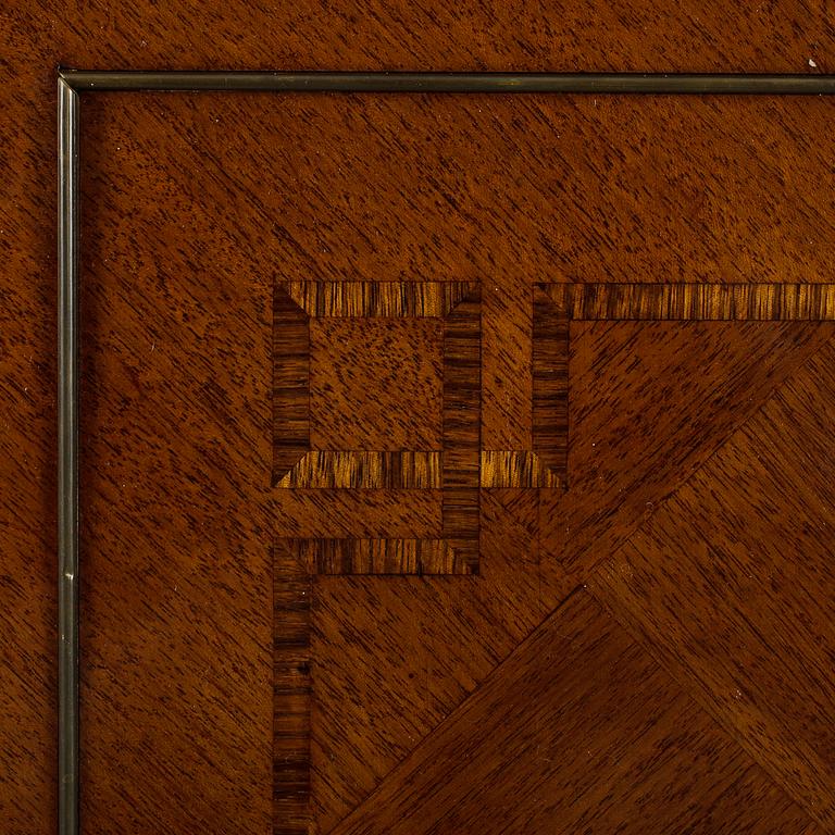 SKÅP/BARSKÅP, gustaviansk stil, 1900-talets mitt.