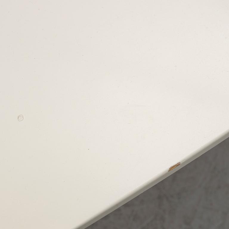 Bruno Mathsson & Piet Hein, table, Super eliptical", Bruno Mathsson International.