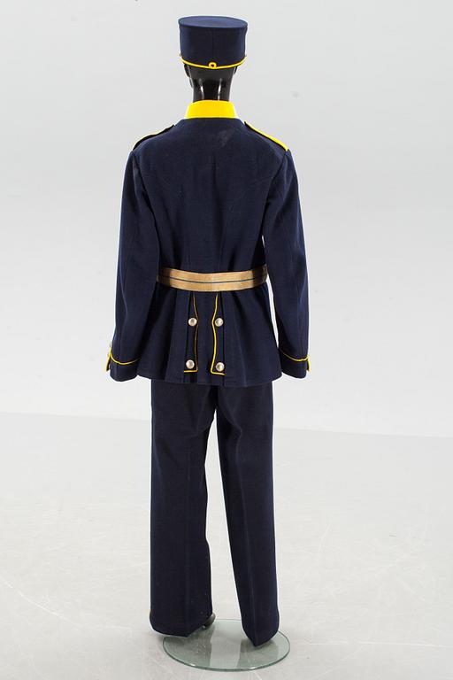 UNIFORM med TILLBEHÖR, 7 delar, m/ä 1865. 1900-talets första hälft.
