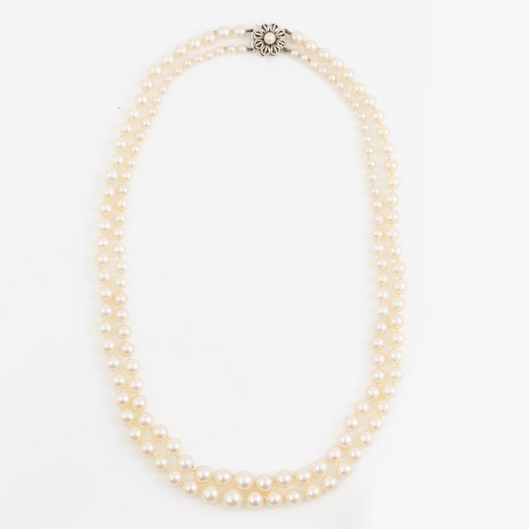 Necklace two rows of cultured pearls clasp 18K gold with a cultured pearl.
