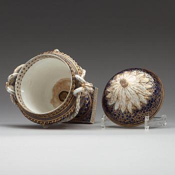 URNA med LOCK, porslin. Meissen, 1700-tal.