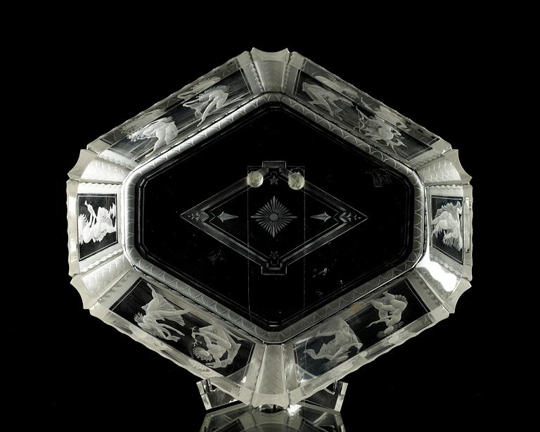 A Simon Gate engraved glass bowl, Orrefors 1963.