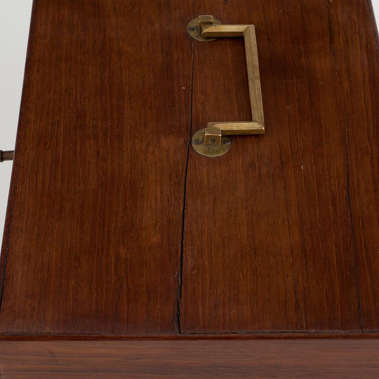 SKRIN, mahogny med mässingsbeslag, 1800-tal.
