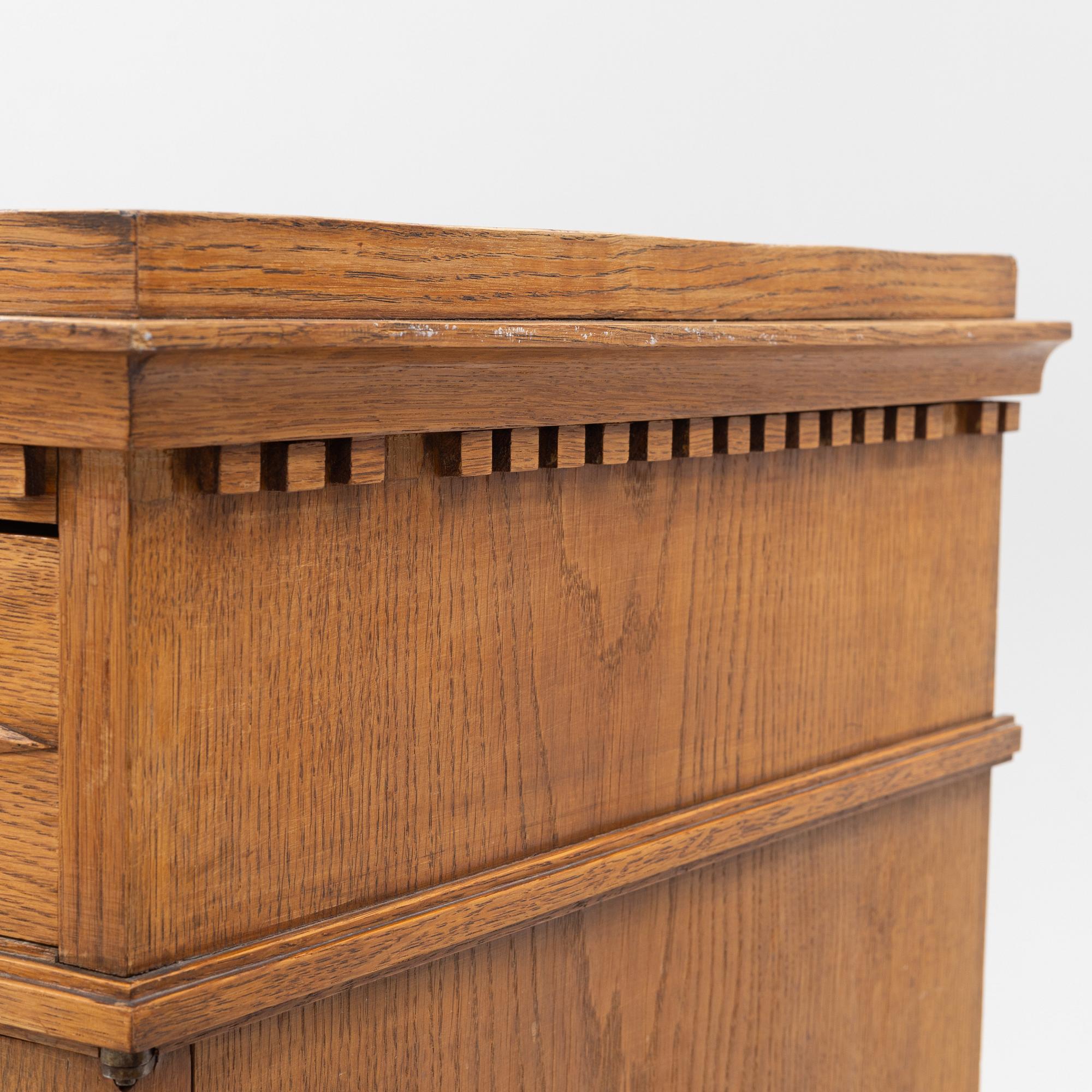 Skänk, gustaviansk stil, omkring år 1900.