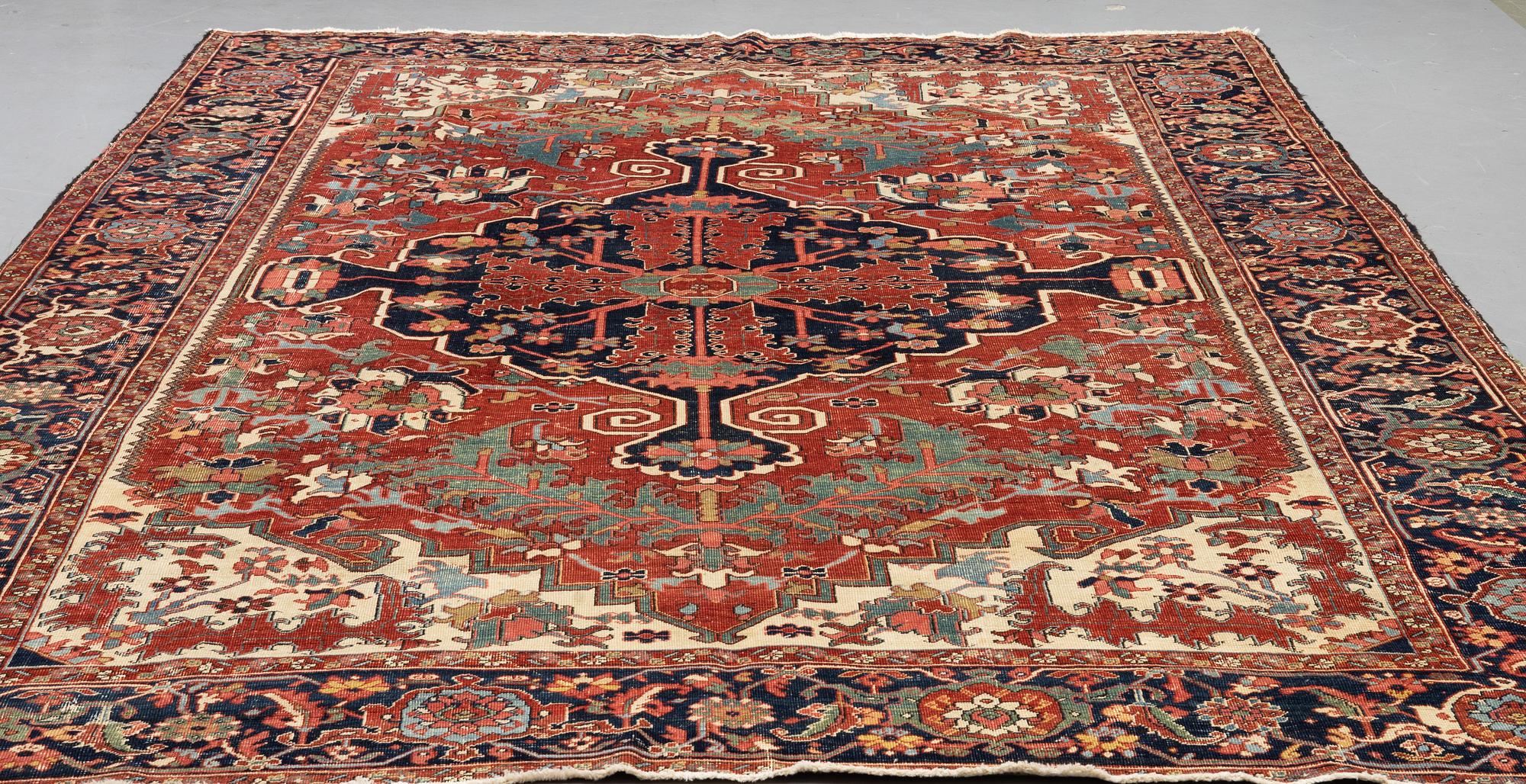 Matta, antik Heris, ca 375 x 280,5 cm.