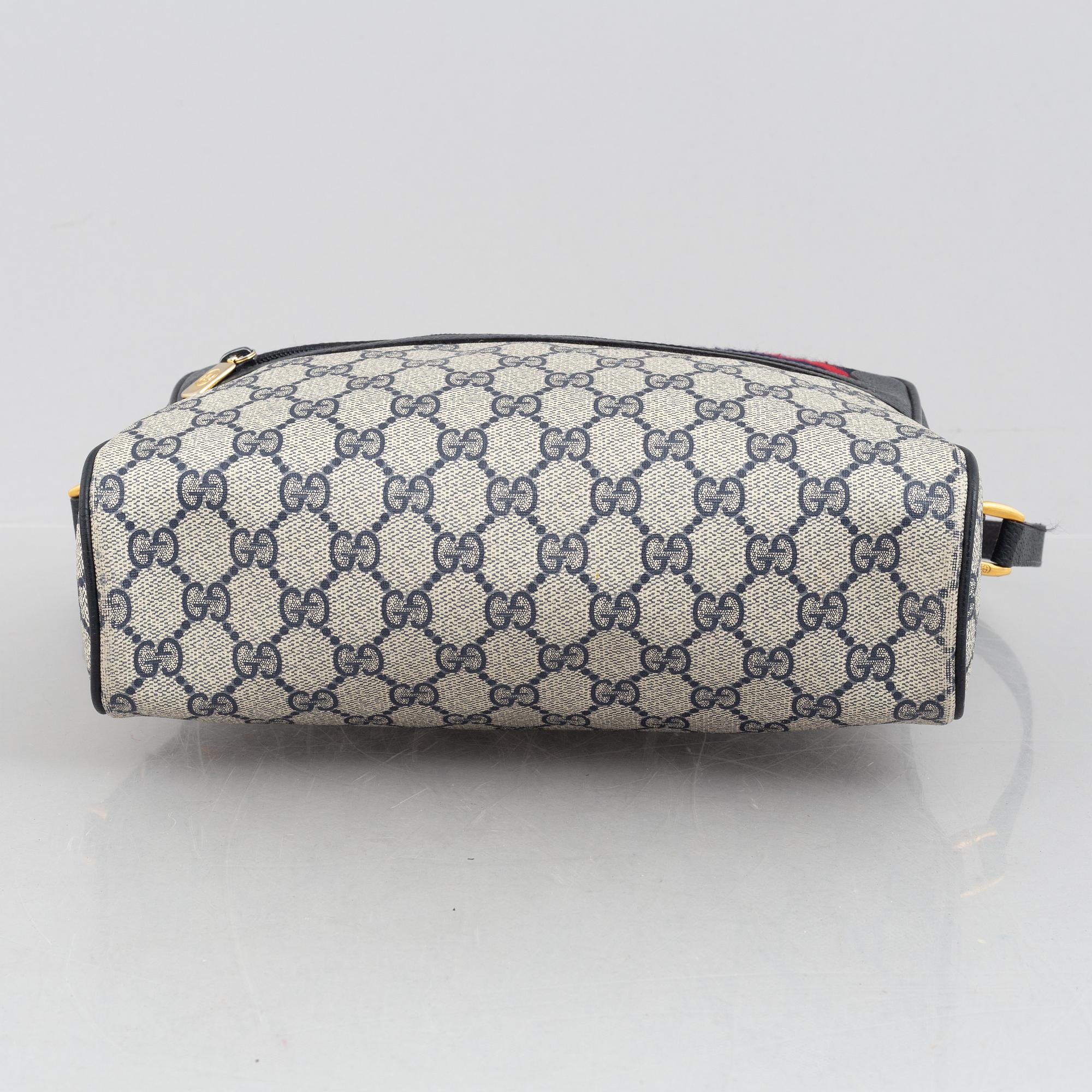 Gucci, A vintage handbag.