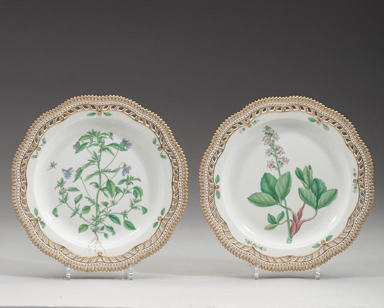 A set of 14 Royal Copenhagen 'Flora Danica' plates, Denmark, 20th Century.