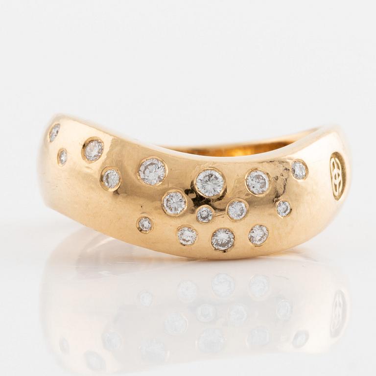 Ring, Engelbert, 18K guld med briljantslipade diamanter.