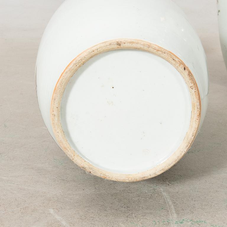 Golvvaser ett par Kina 1900-tal porslin.