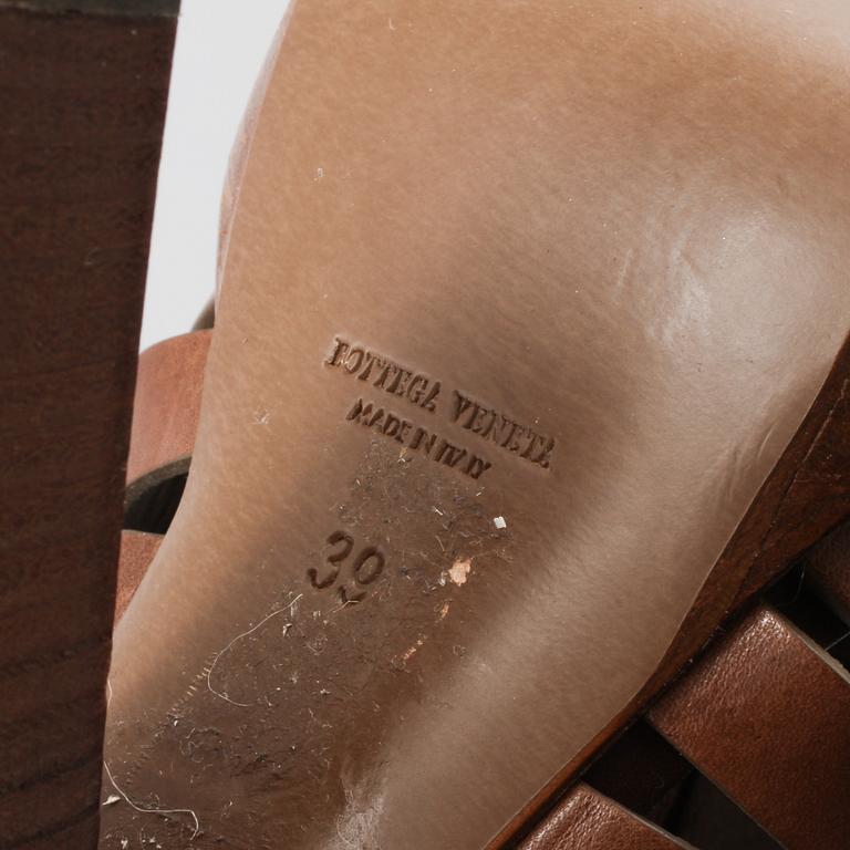 SKOR, Bottega Veneta.
