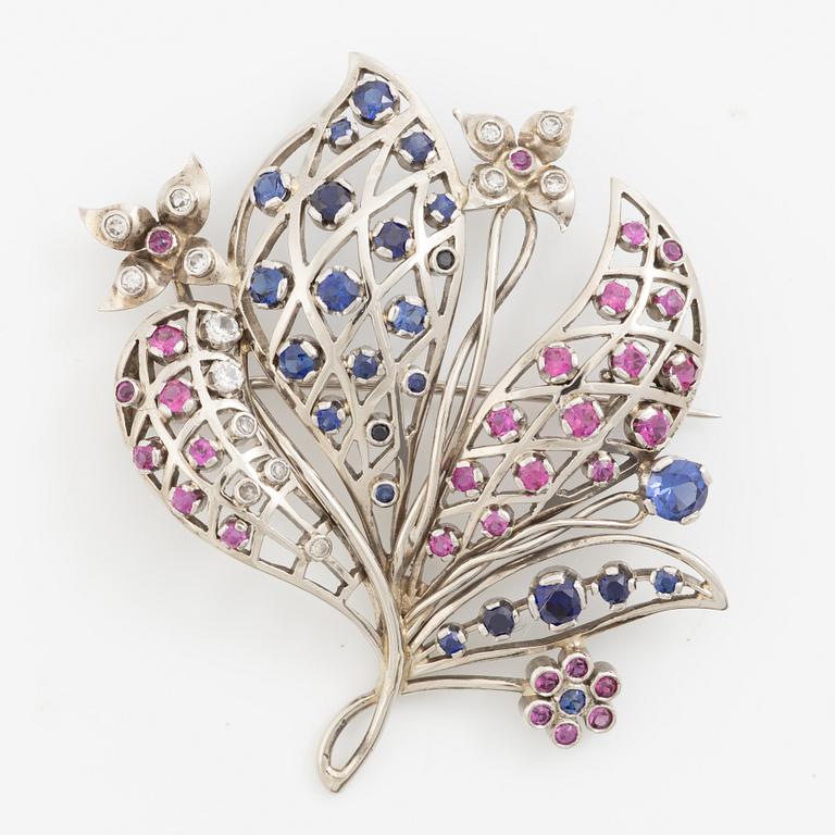 Brooch 18K white gold with white stones and coloured stones. Gerdt Sandqvist, Stockholm 1953.