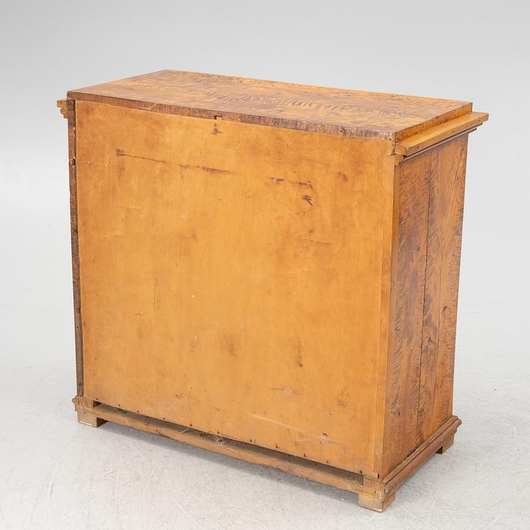 A chest of drawers, 19th century.