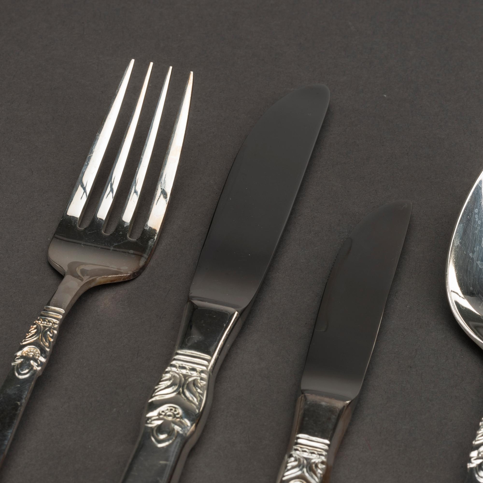 BESTICKSUPPSÄTTNIG, nysliver 48 delar.