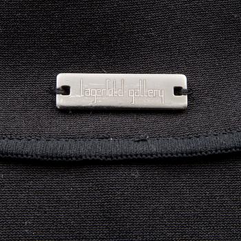 KLÄNNINGAR, 2 st, samt DRÄKT, 2 delar, Karl Lagerfeld för Wolford.