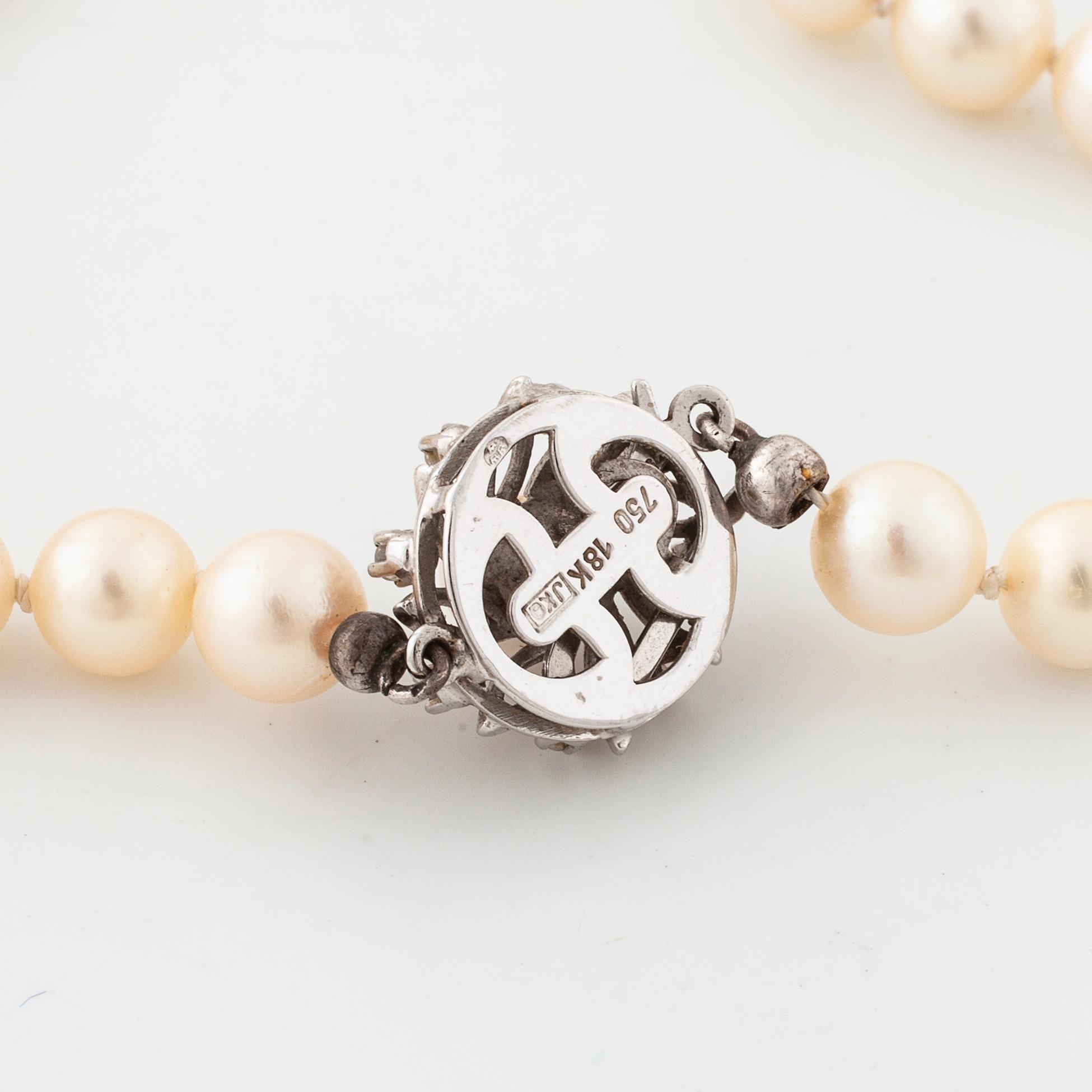 COLLIER, med odlade pärlor.