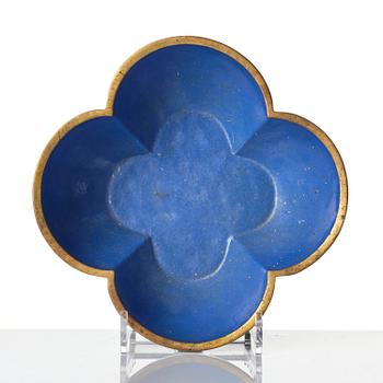 A quatre-foil  'lotus' jardiniere, late Qing dynasty.