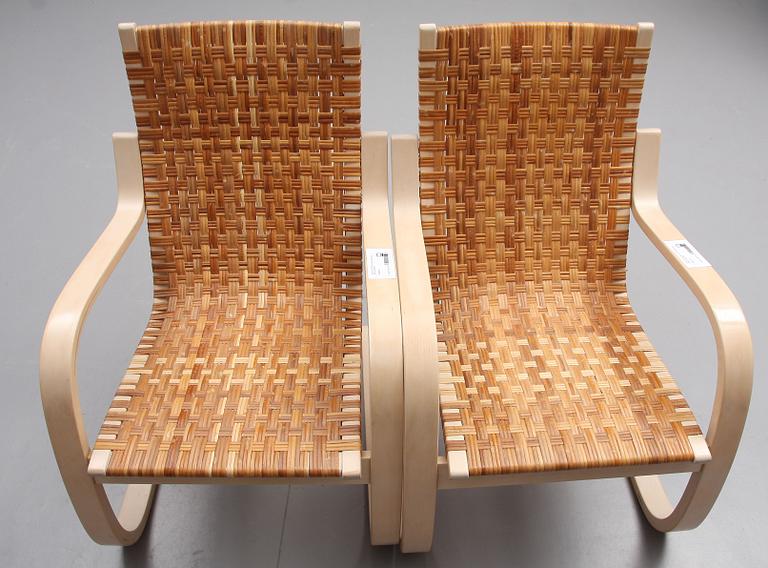 FÅTÖLJER, ett par, design Alvar Aalto, modell 406.