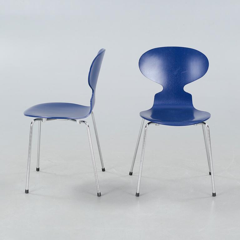 ARNE JACOBSEN, stolar, 4 st, "Myran", Fritz Hansen, daterade 2003.