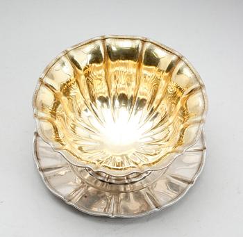 SÅSSKÅL MED FAT, silver, Gustaf Möllenborg, Stockholm 1861. Vikt ca 437 gram.