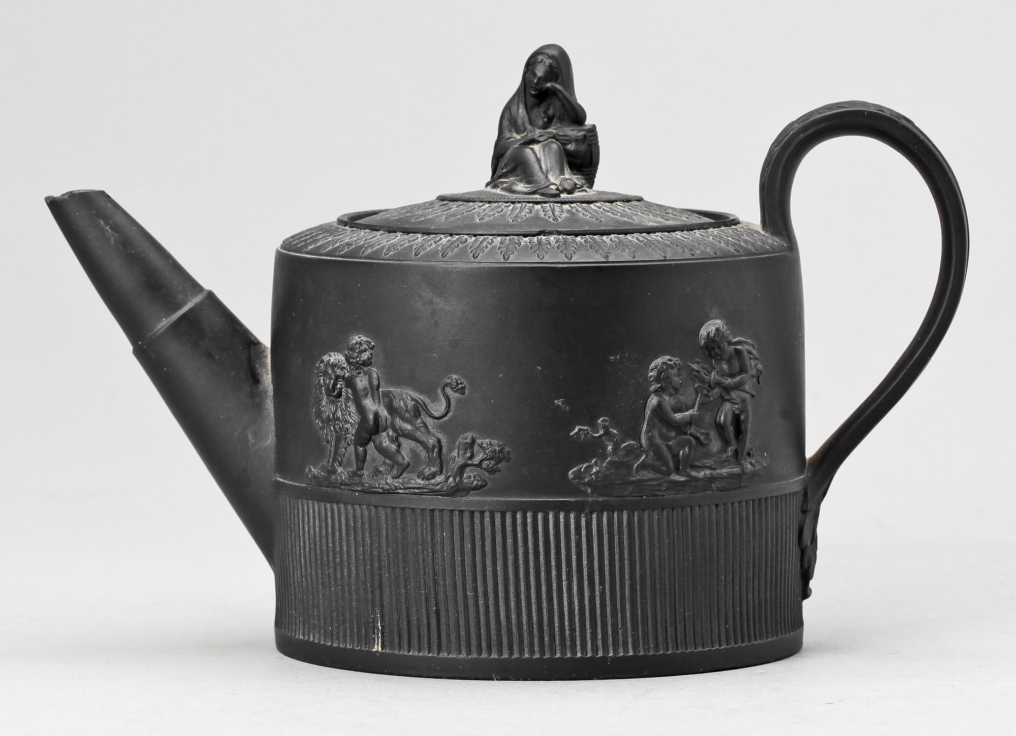 TÉKANNA, basaltware, omkring 1800.