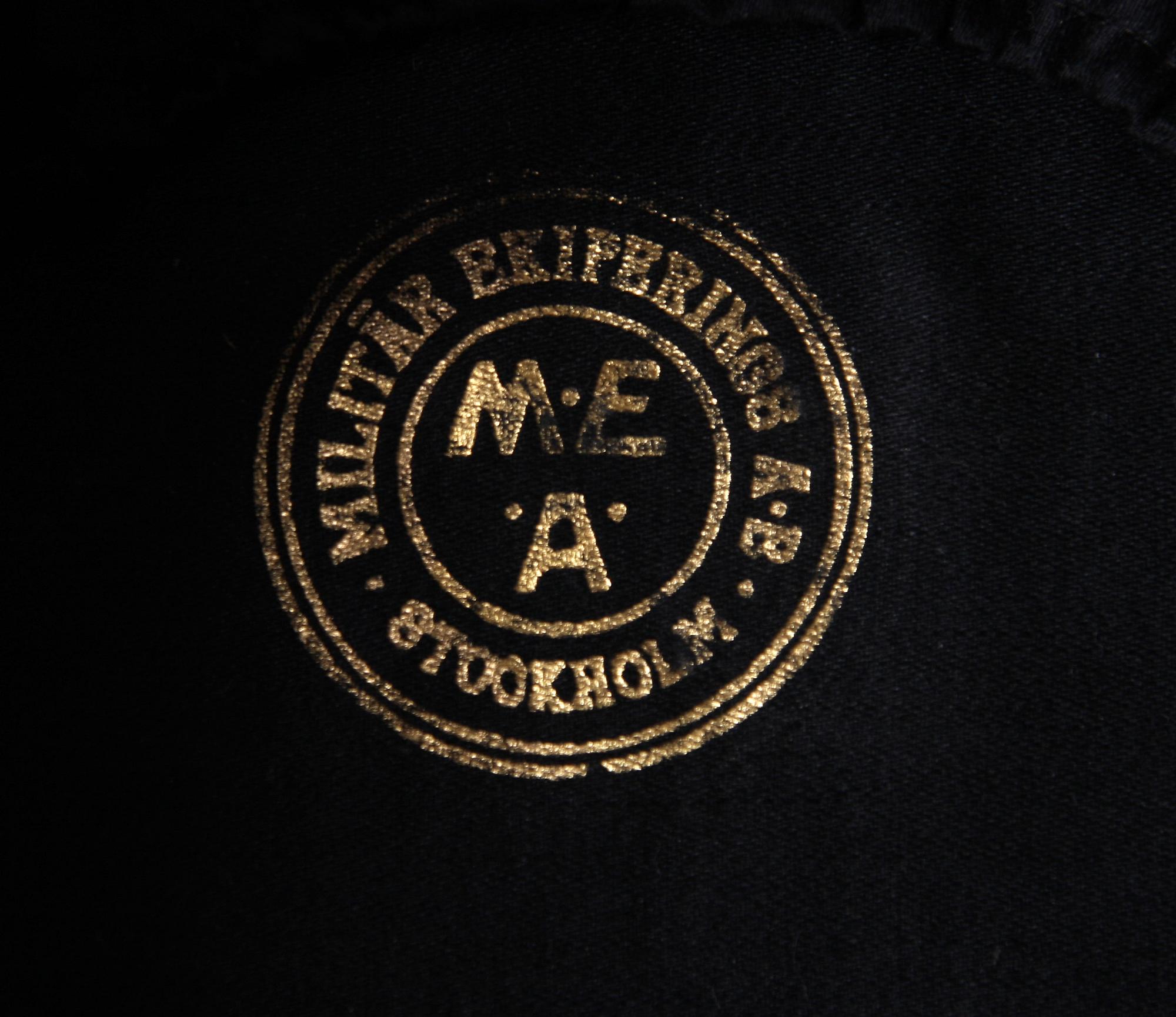 UNIFORMSMÖSSA och EPÅLETTER, ett par.