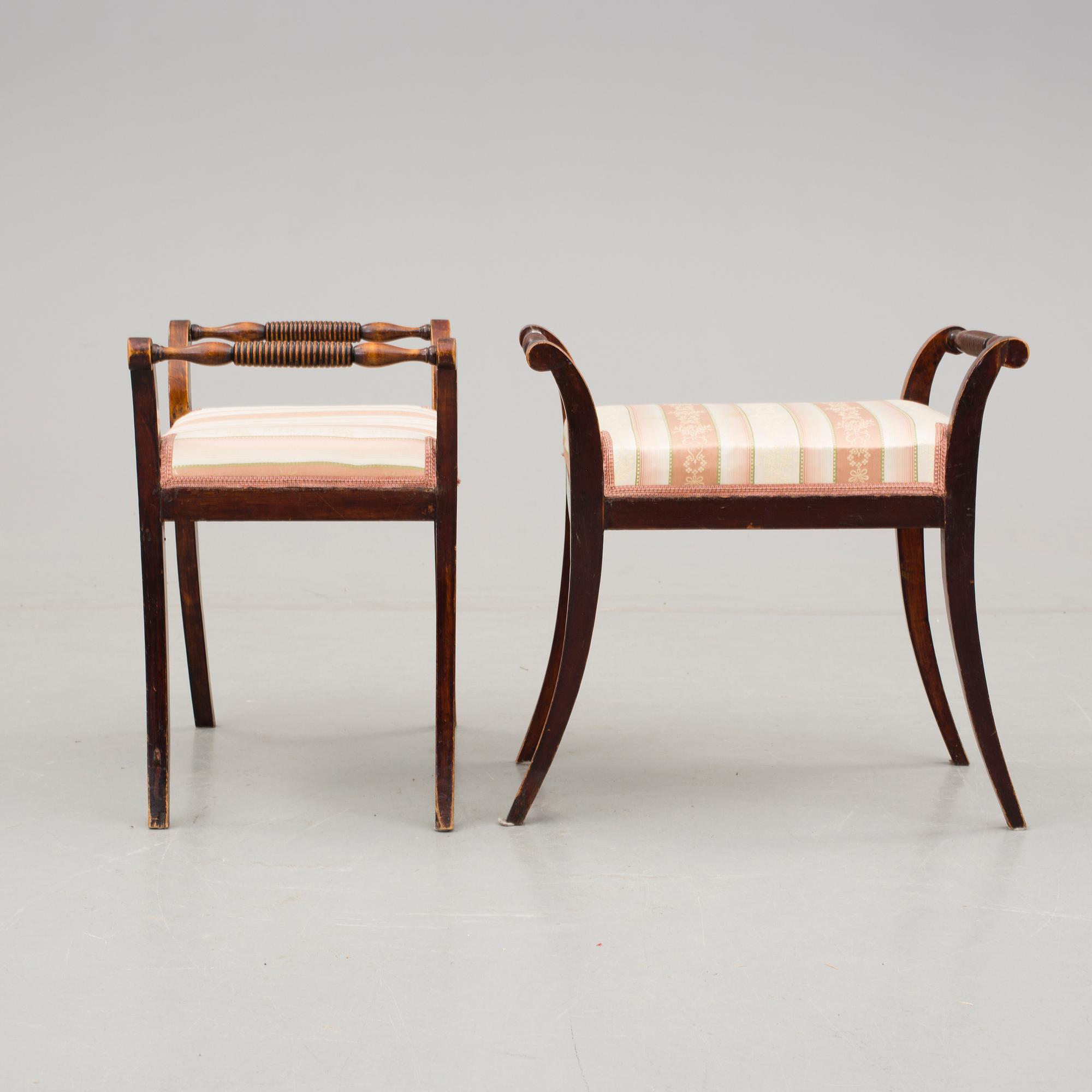 TABURETTER, ett par. Karl-Johan, 1800-talets mitt.