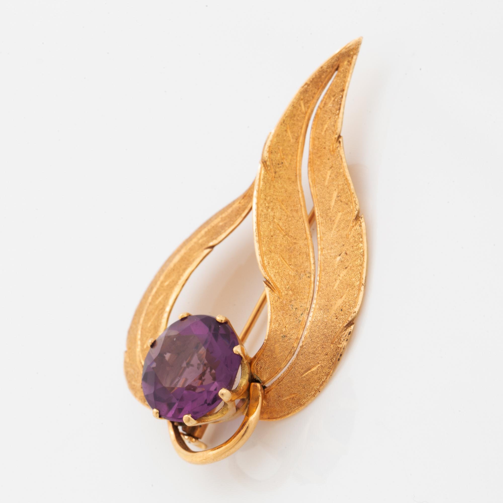 Brosch guld med ametist.