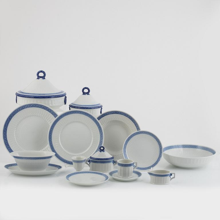 Arnold Krog, dinner service, 67 pieces, porcelain, "Blå vifte", Royal Copenhagen, Denmark.