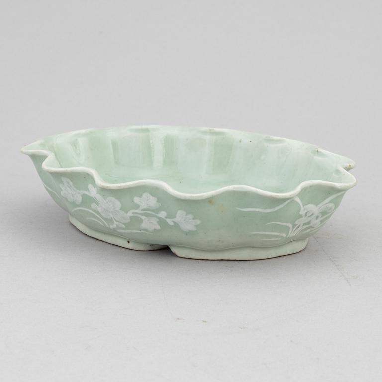 A Chinese celadon glazed lotus leaf shaped bowl, late Qing dynasty, and a ge-glazed brush washer, possibly 20 century.