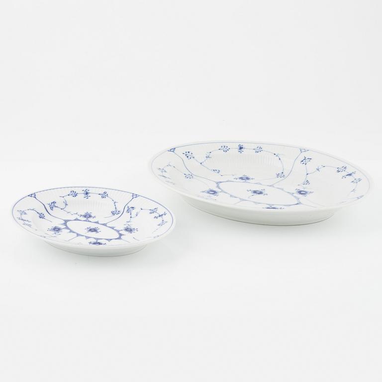 Royal Copenhagen, a 50 pcs  'Musselmalet' porcelain dinner service.