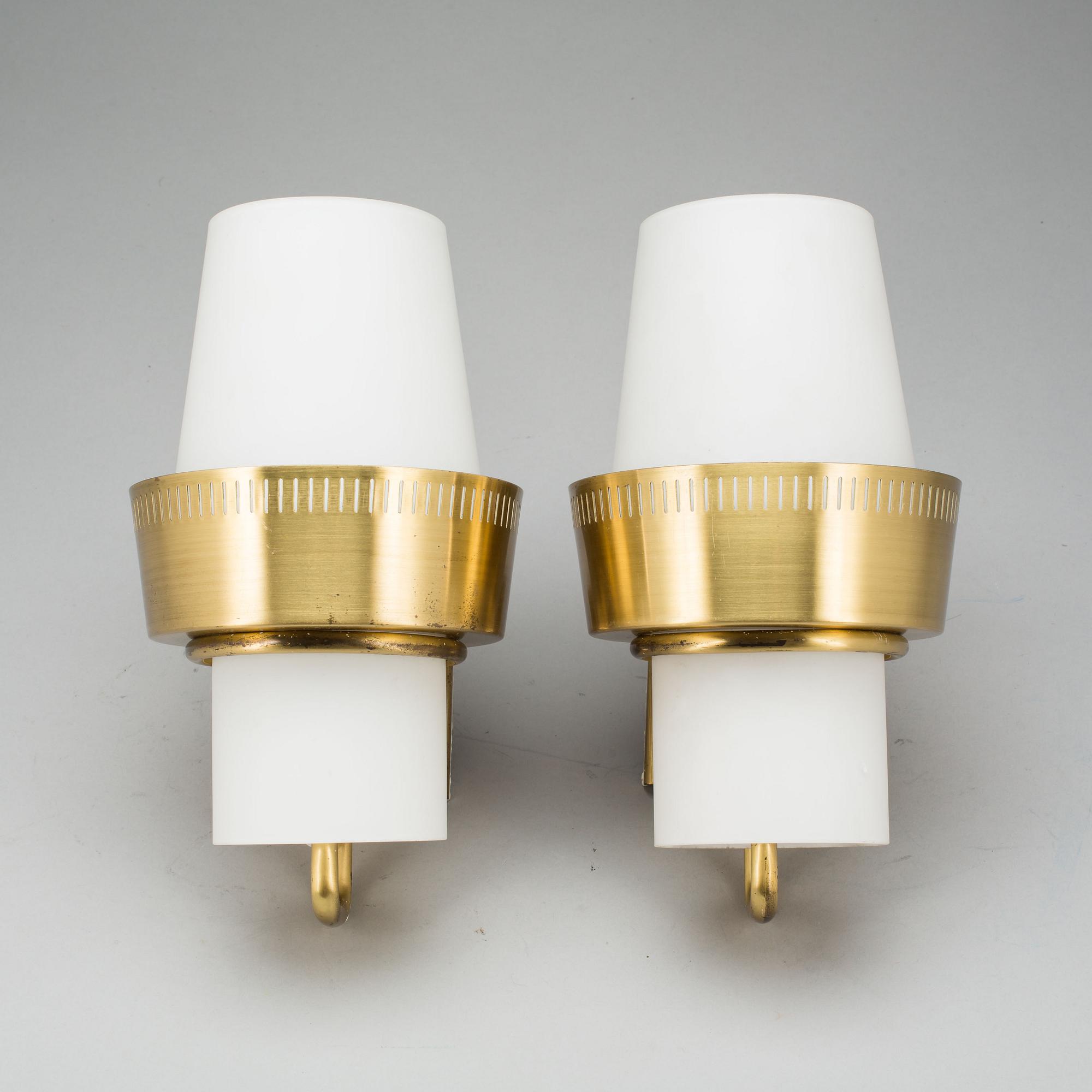 VÄGGLAMPOR, ett par, 1900-talets andra hälft.