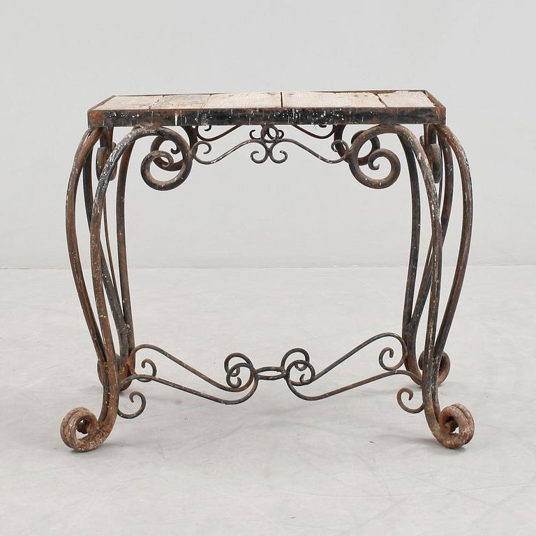 TRÄDGÅRDSBORD, rokokostil, 1900-talets andra hälft.