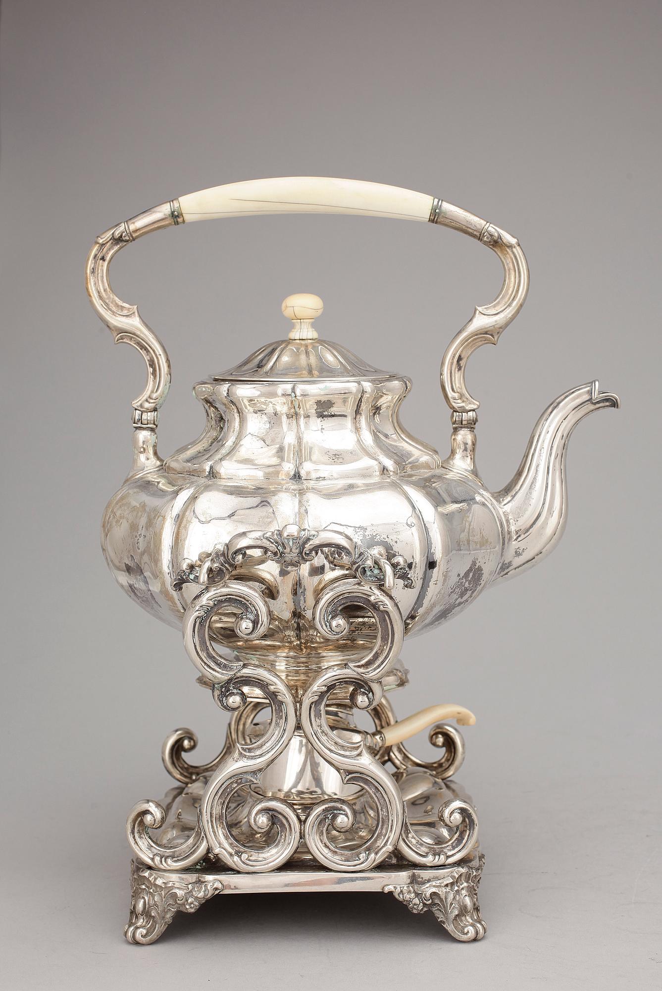 TEKÖK på RECHAUD, silver, Fritze & Finger, Tyskland, 1800-talets andra hälft. Vikt ca 638.