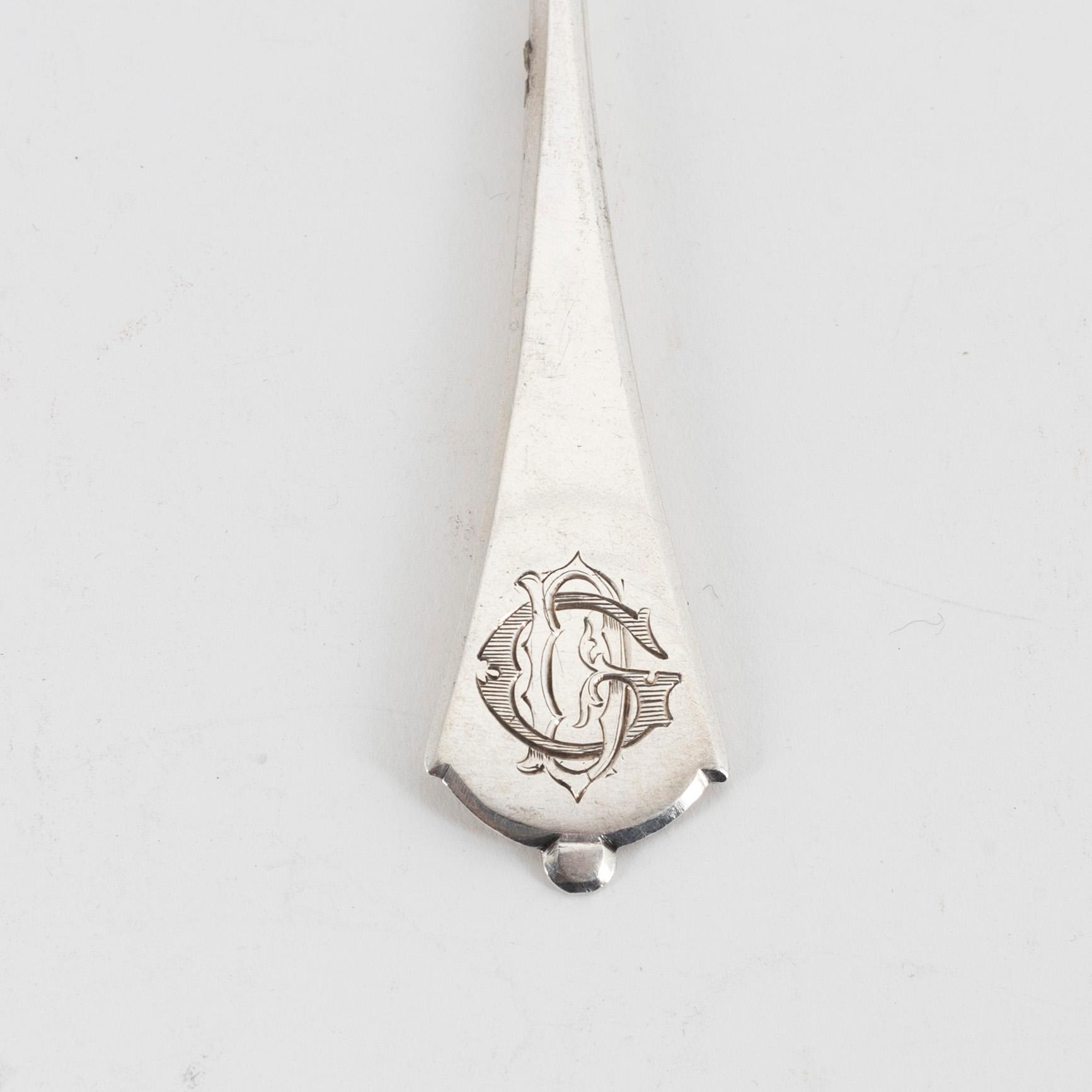 A set of 16 French silver 950 oyster forks, Paris circa 1900.