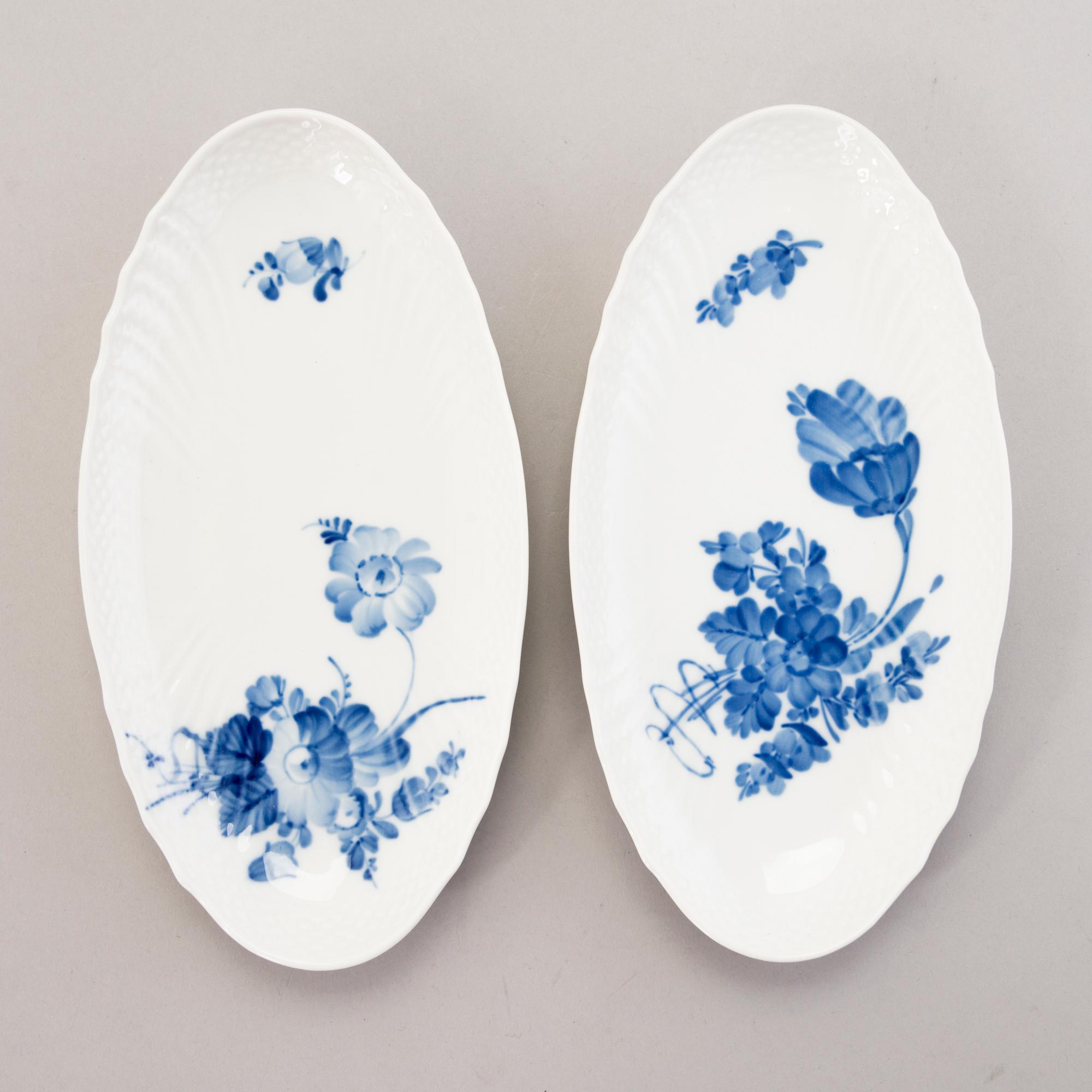 ROYAL COPENHAGEN, A 40-piece set of 'Blå Blomst" tablewear, second half of the 20th century.