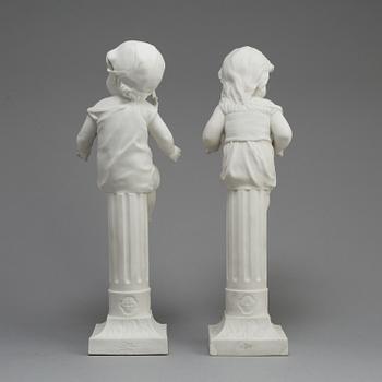 FIGURER, ett par, parian, Gustafsberg 1894 och 1917.