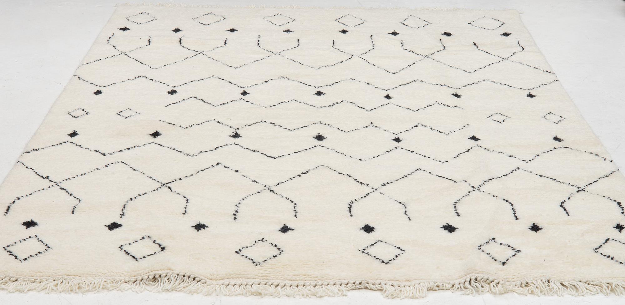 Carpet, Morocco design, 320 x 215 cm.