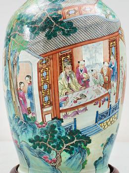 PRAKTVAS, porslin. Sen Qing dynastin.