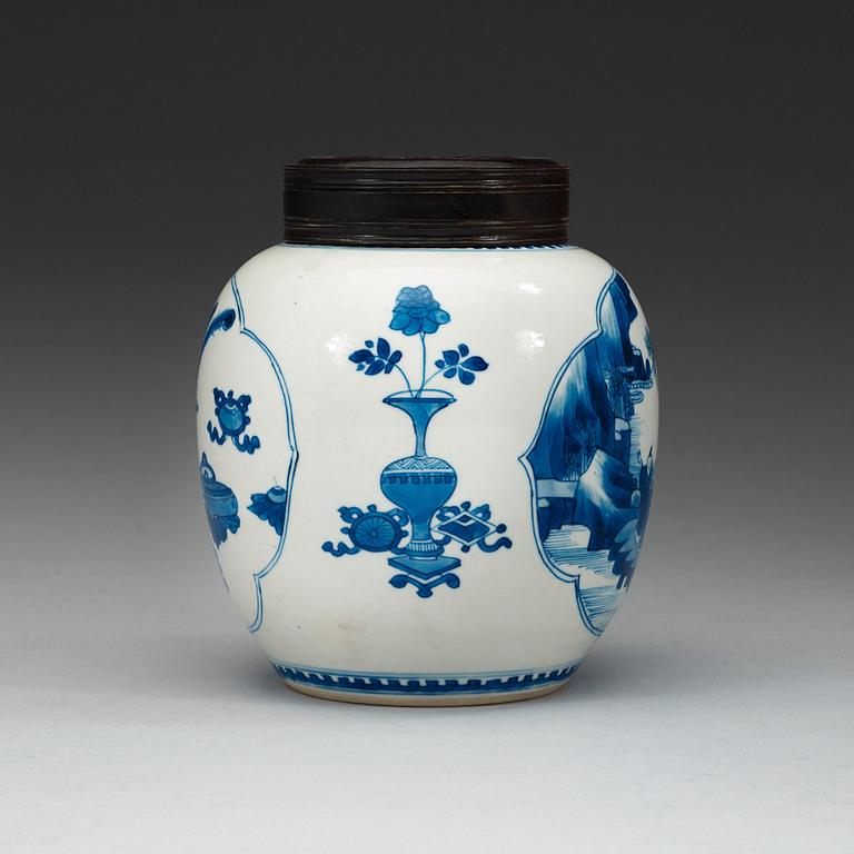 A blue and white jar, Qing dynasty, Kangxi (1662-1722).