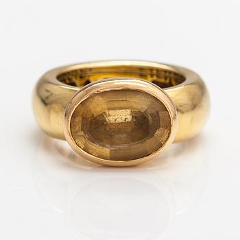 An 18K gold ring wtih a citrine. Italy.